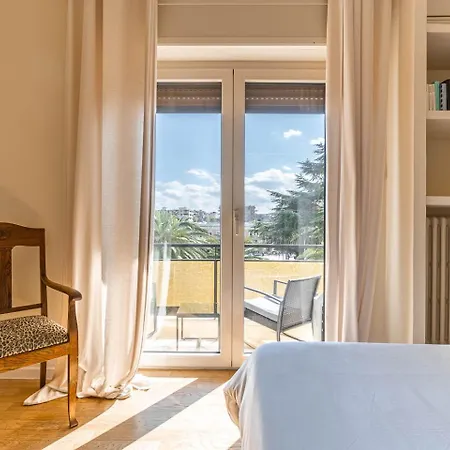 Гостьовий будинок The Train 3*